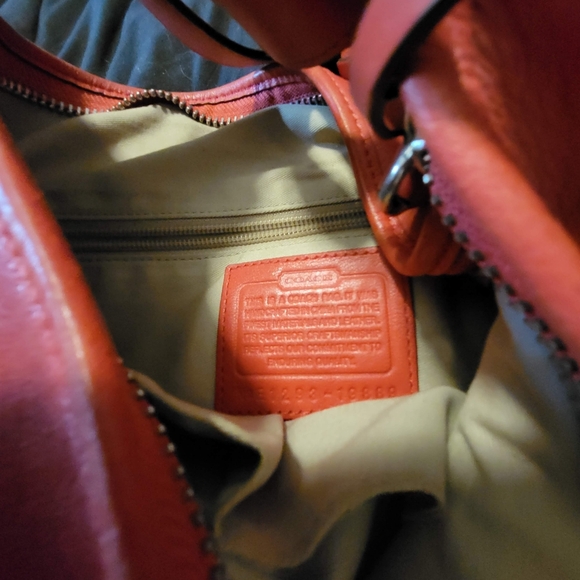 VINTAGE RED COACH PURSE. - Picture 5 of 7